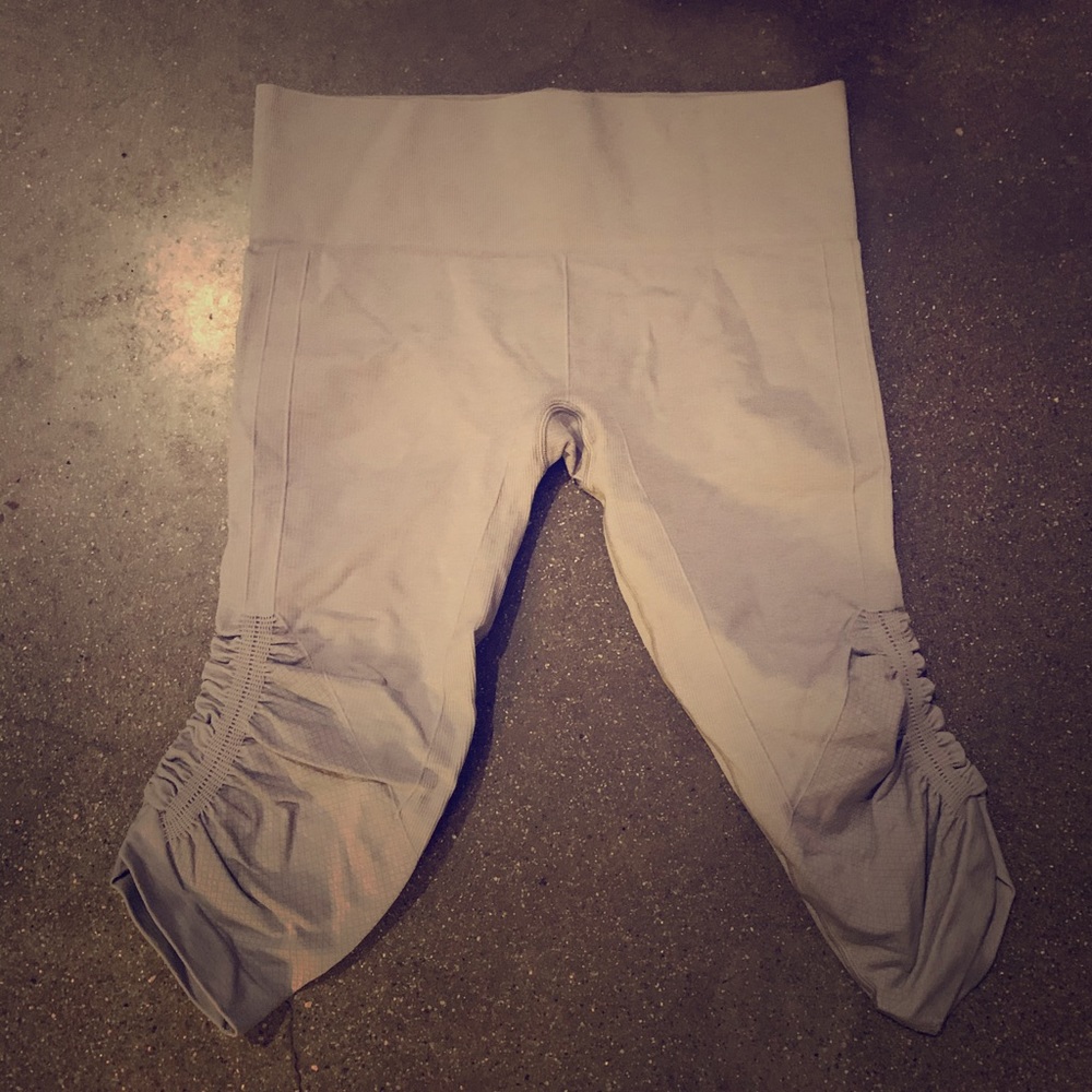 LuluLemon grey short tights never worn